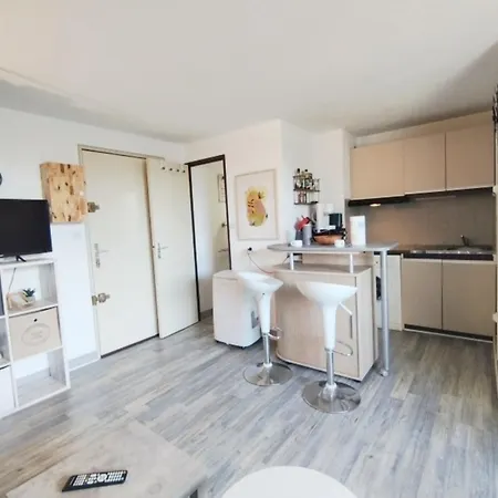 T2 Avec Climatisation Et Parking A Narbonne-plage - Fr-1-795-57 Apartment Narbonne
